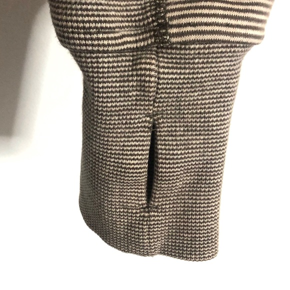 LULULEMON Striped Grey and White Scuba Hoodie - Picture 4 of 4